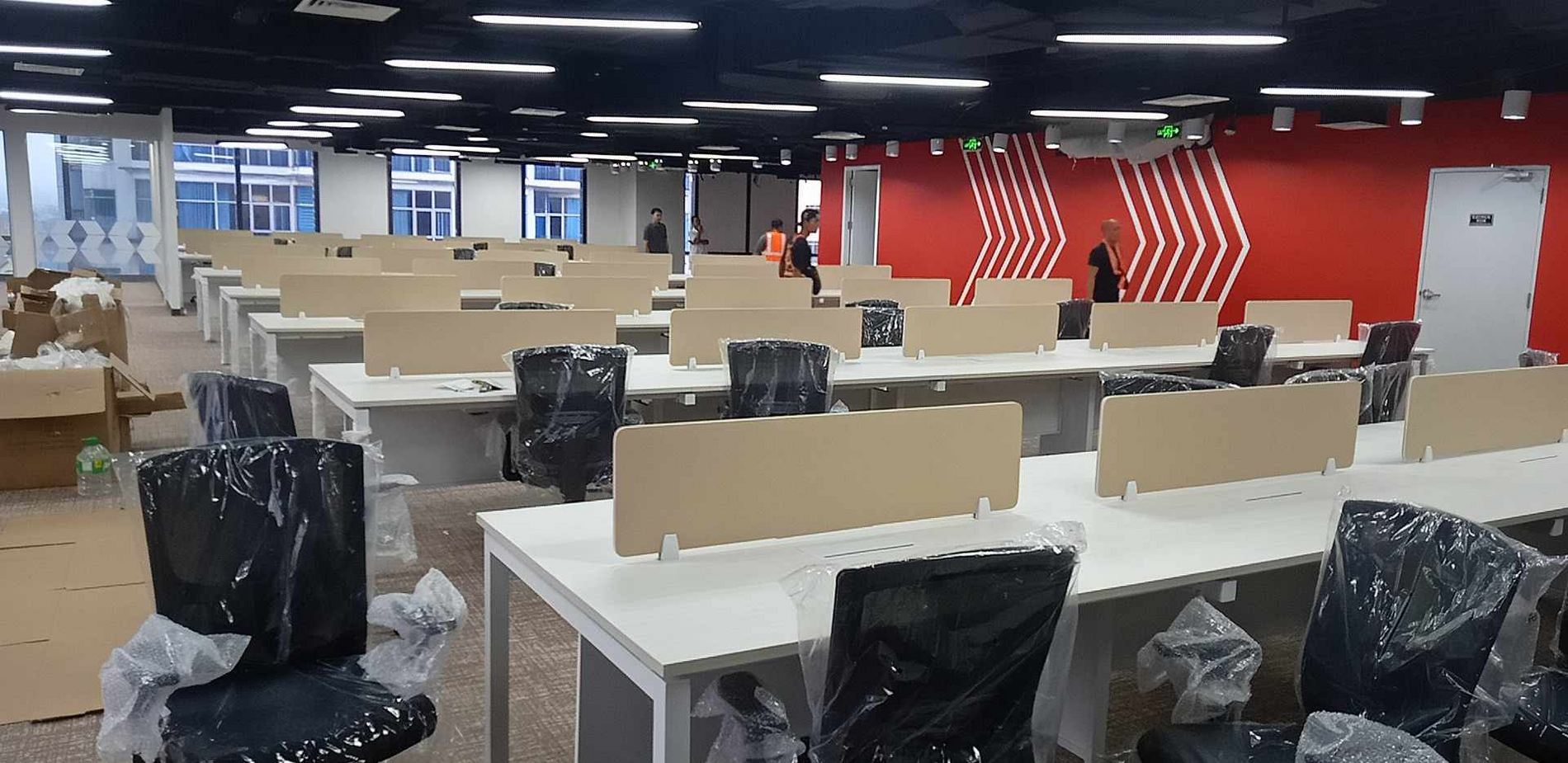 Ergonomic swivel chair with a mesh backrest, padded seat, and adjustable armrests, offered by a supplier in the Philippines for versatile desk and office use.