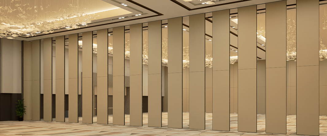 collapsible partition wall in a high ceiling venue